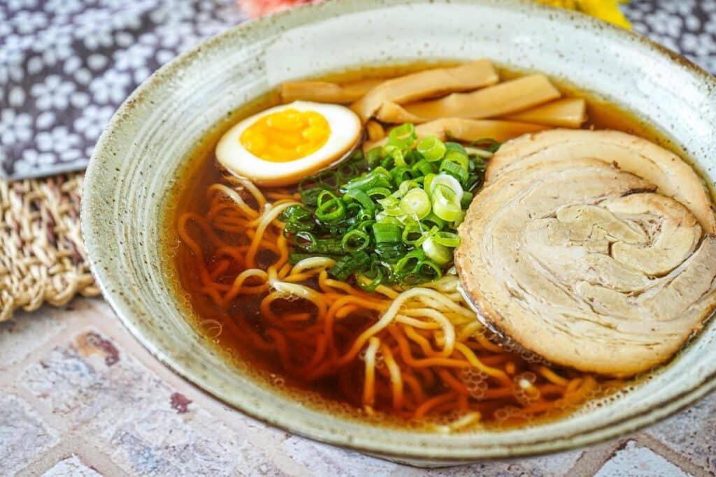 A versatilidade do shoyu ramen