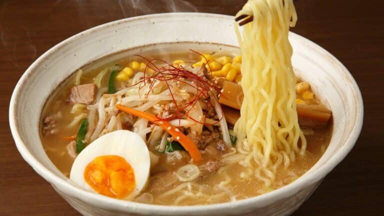 Do tradicional ao vegano, como harmonizar massa e caldo de ramen